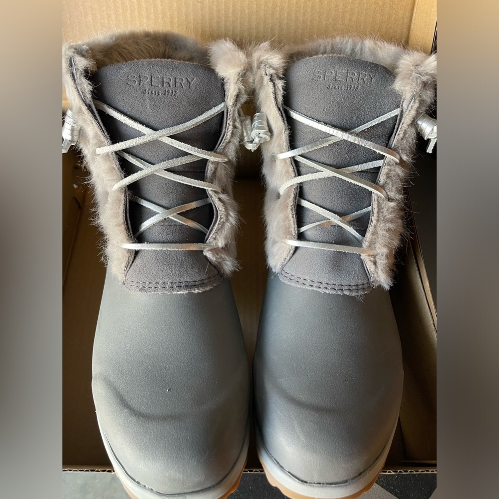 Sperry grey lace up short booties, faux fur
